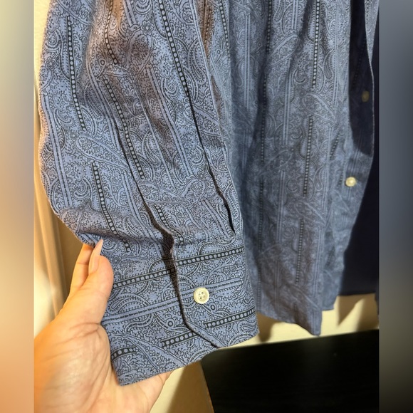 Cremieux Classics- soft blue color with paisley pattern& lines- size l - Picture 3 of 9